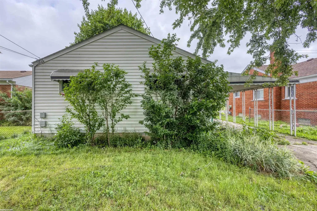 14846 Stephens Dr Drive Eastpointe City MI 48021