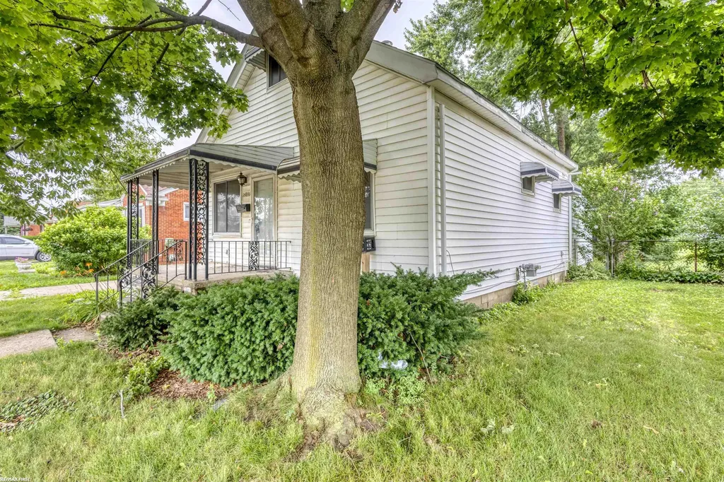 14846 Stephens Dr Drive Eastpointe City MI 48021