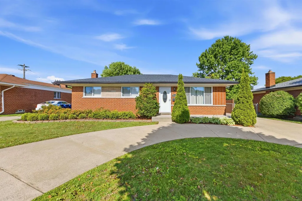 30121 Gloede Drive Warren City MI 48088