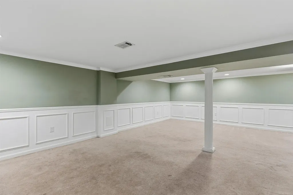 30121 Gloede Drive Warren City MI 48088