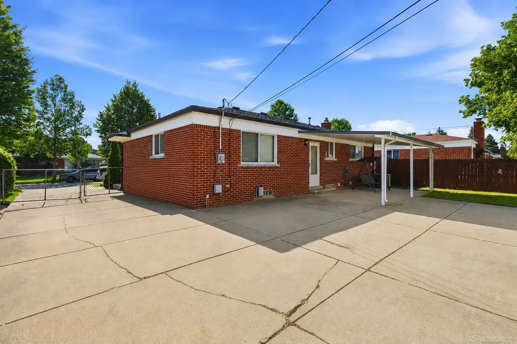 30121 Gloede Drive Warren City MI 48088