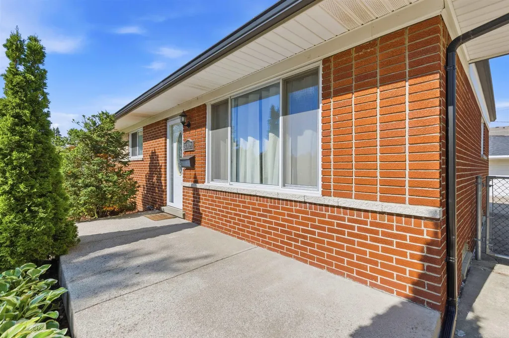 30121 Gloede Drive Warren City MI 48088