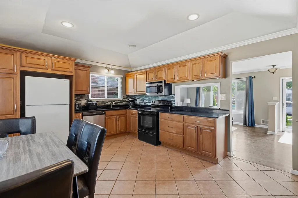 30121 Gloede Drive Warren City MI 48088