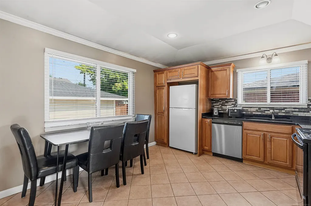 30121 Gloede Drive Warren City MI 48088