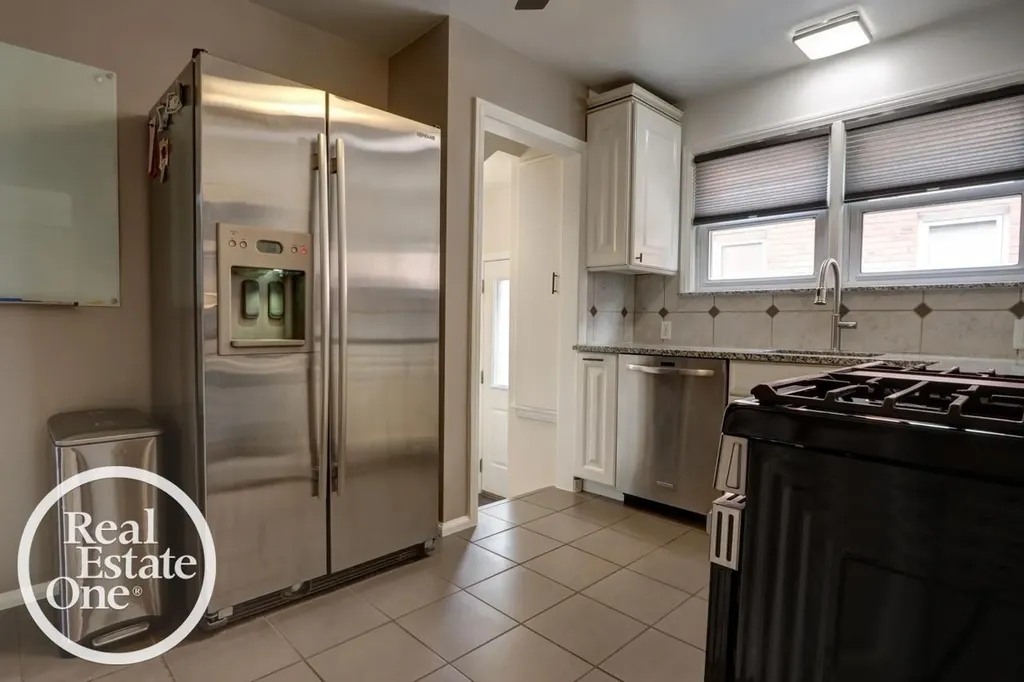 15560 Mclain Avenue Allen Park City MI 48101