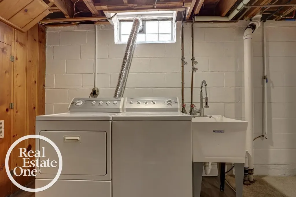 15560 Mclain Avenue Allen Park City MI 48101