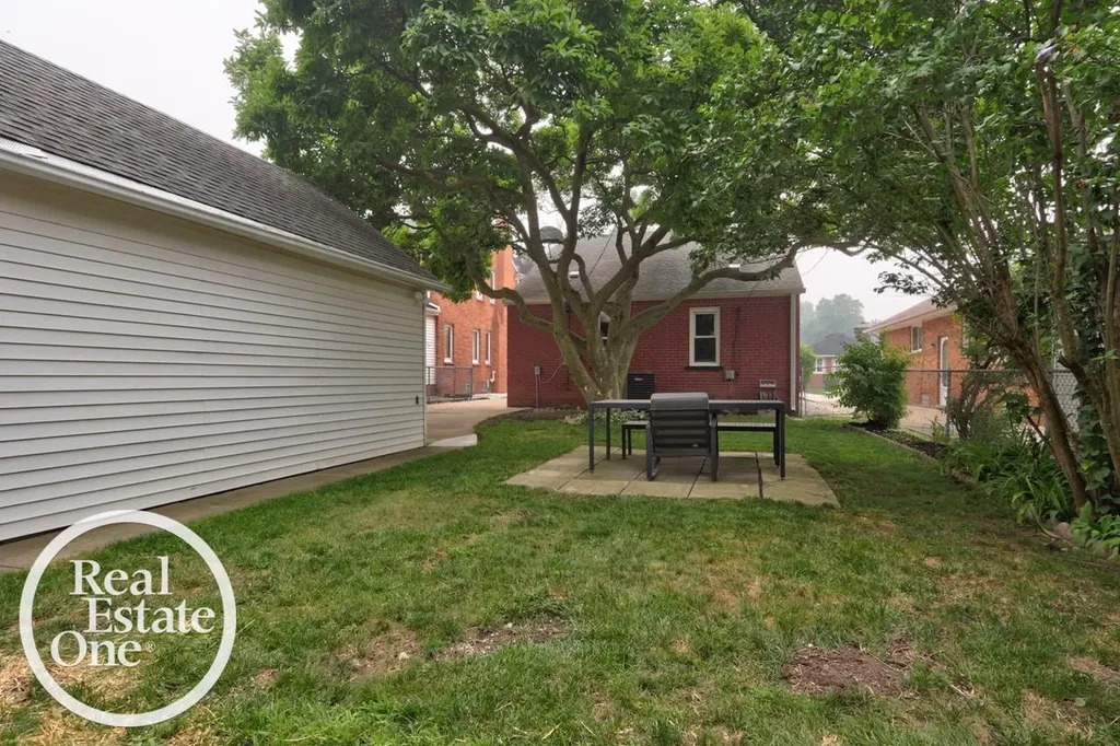 15560 Mclain Avenue Allen Park City MI 48101