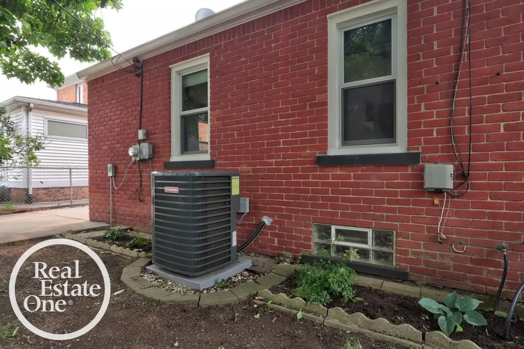15560 Mclain Avenue Allen Park City MI 48101
