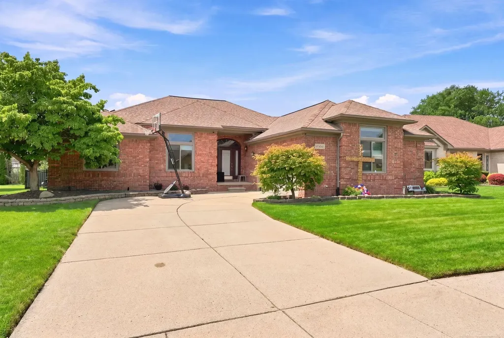 47641 Beacon Square Drive Macomb Township MI 48044