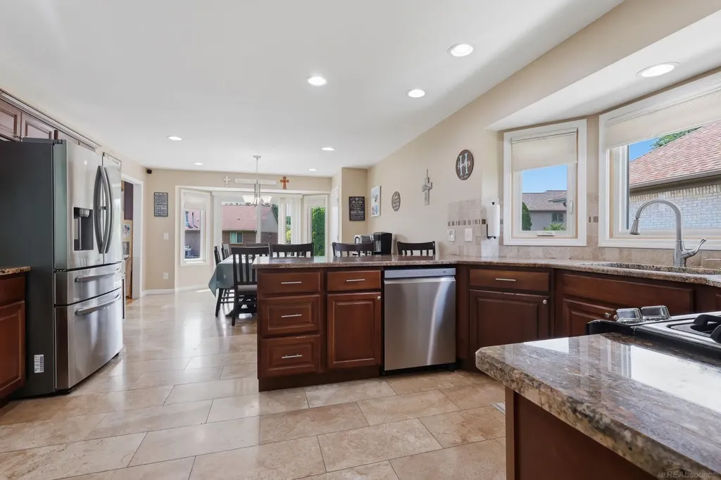 47641 Beacon Square Drive Macomb Township MI 48044