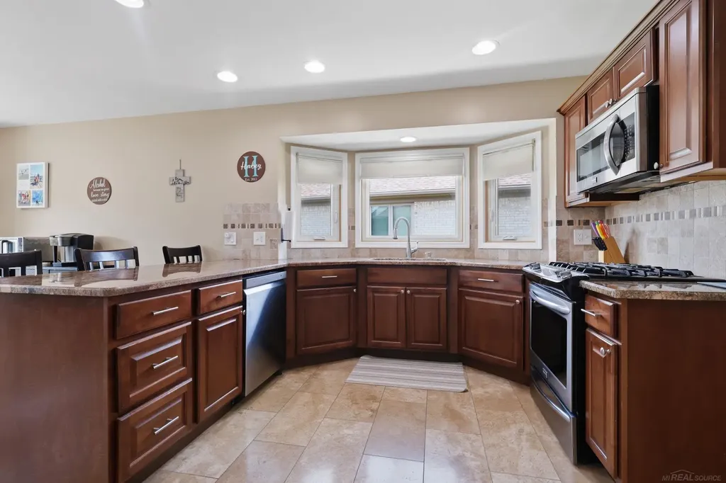 47641 Beacon Square Drive Macomb Township MI 48044