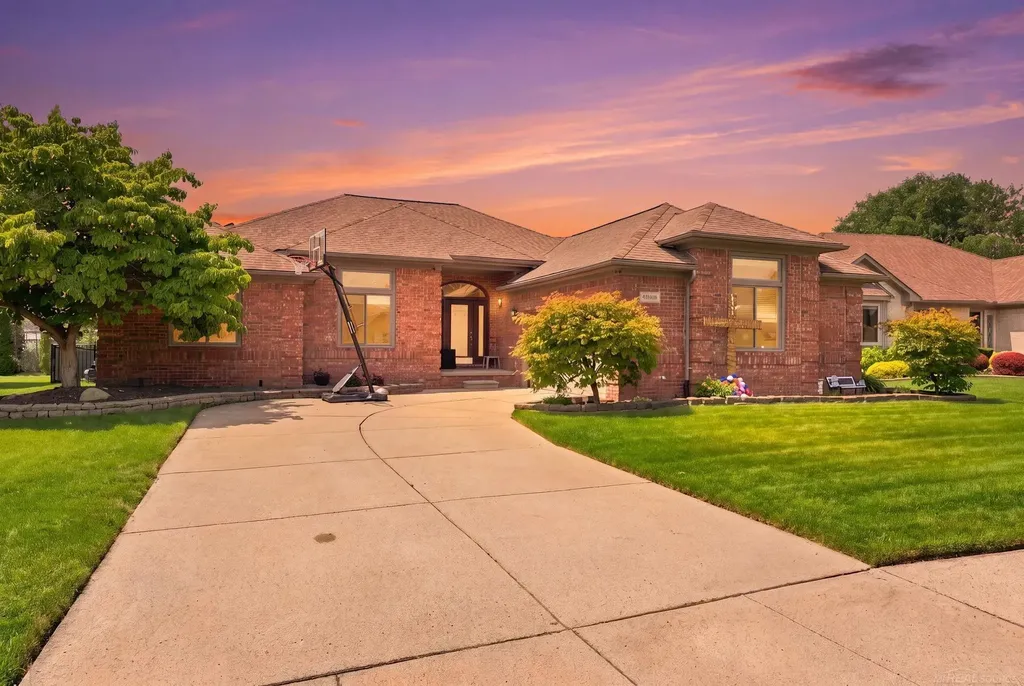47641 Beacon Square Drive Macomb Township MI 48044