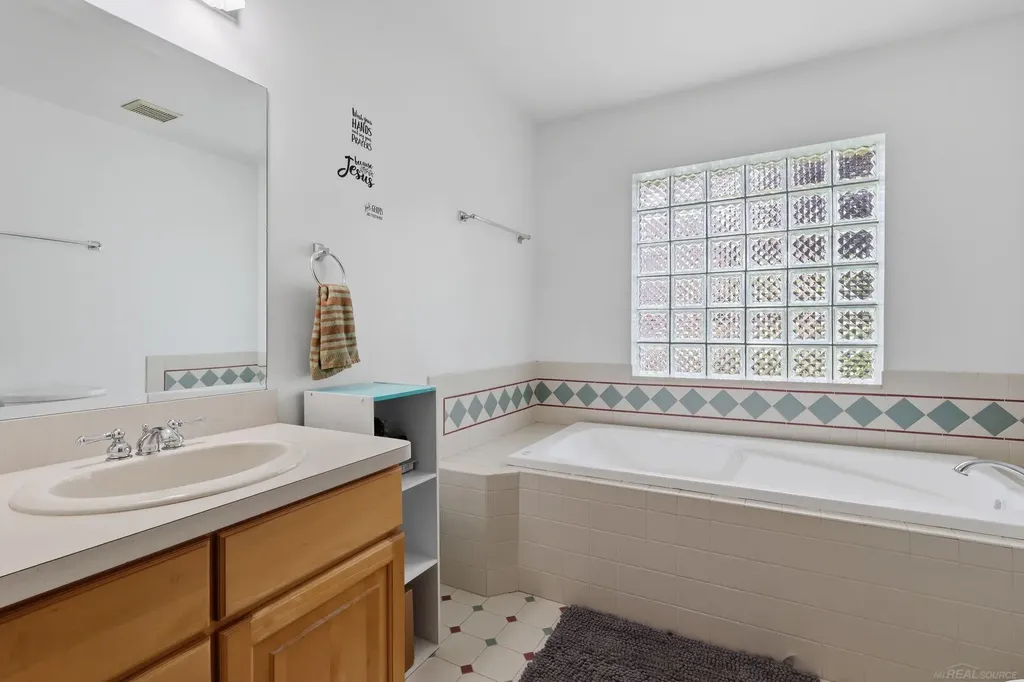 47641 Beacon Square Drive Macomb Township MI 48044