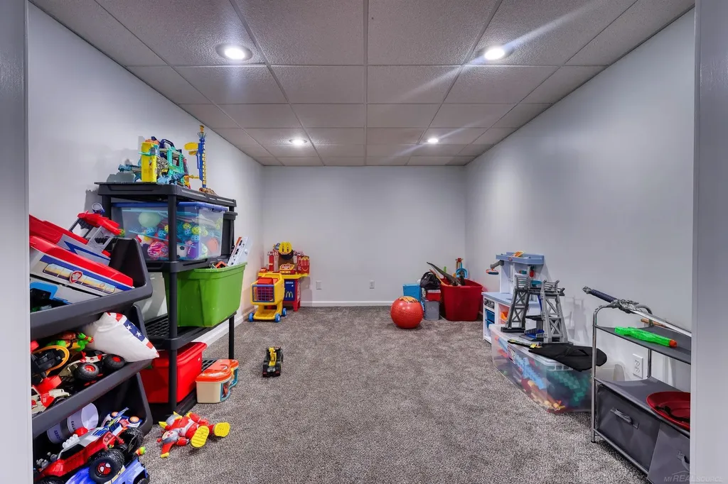 47641 Beacon Square Drive Macomb Township MI 48044