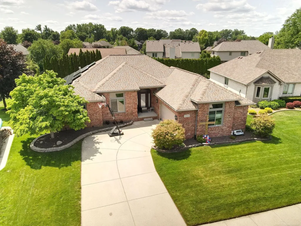 47641 Beacon Square Drive Macomb Township MI 48044