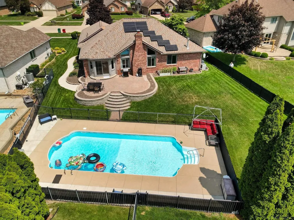 47641 Beacon Square Drive Macomb Township MI 48044