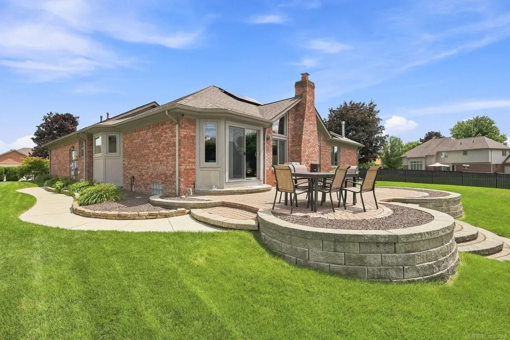 47641 Beacon Square Drive Macomb Township MI 48044