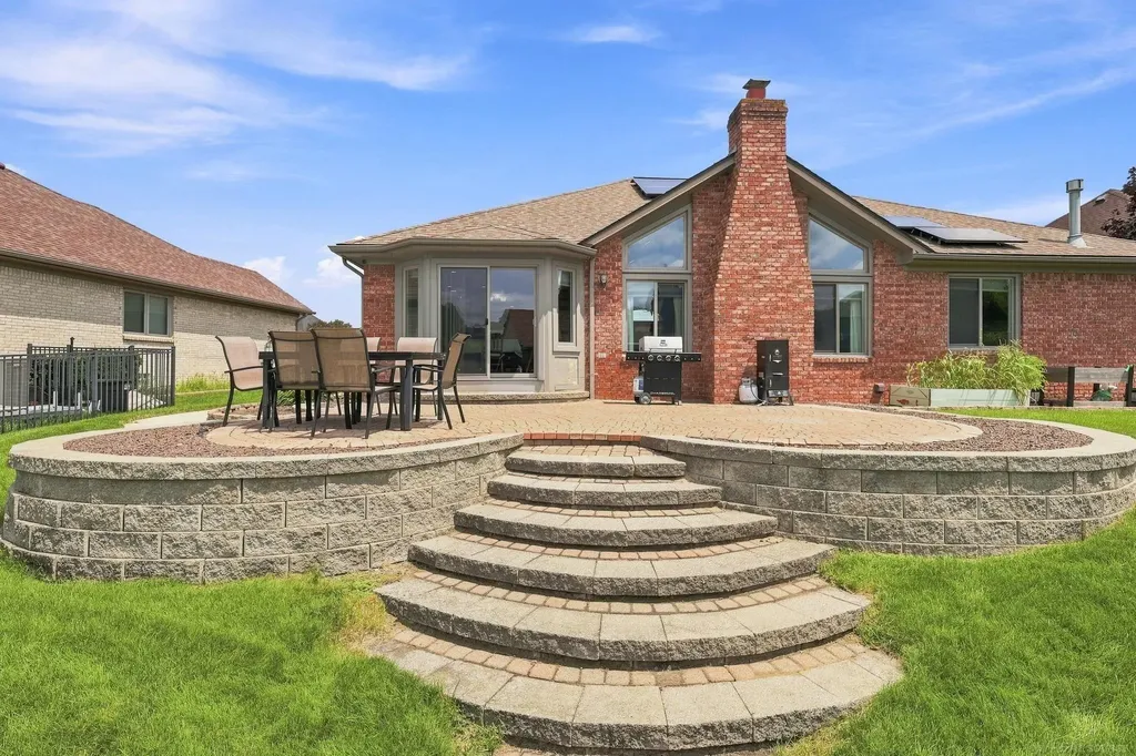 47641 Beacon Square Drive Macomb Township MI 48044