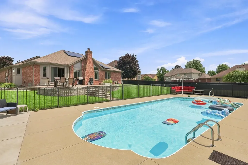 47641 Beacon Square Drive Macomb Township MI 48044
