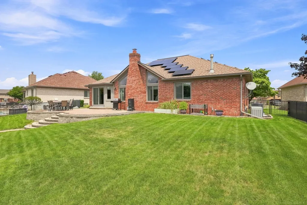47641 Beacon Square Drive Macomb Township MI 48044