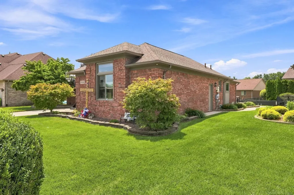 47641 Beacon Square Drive Macomb Township MI 48044