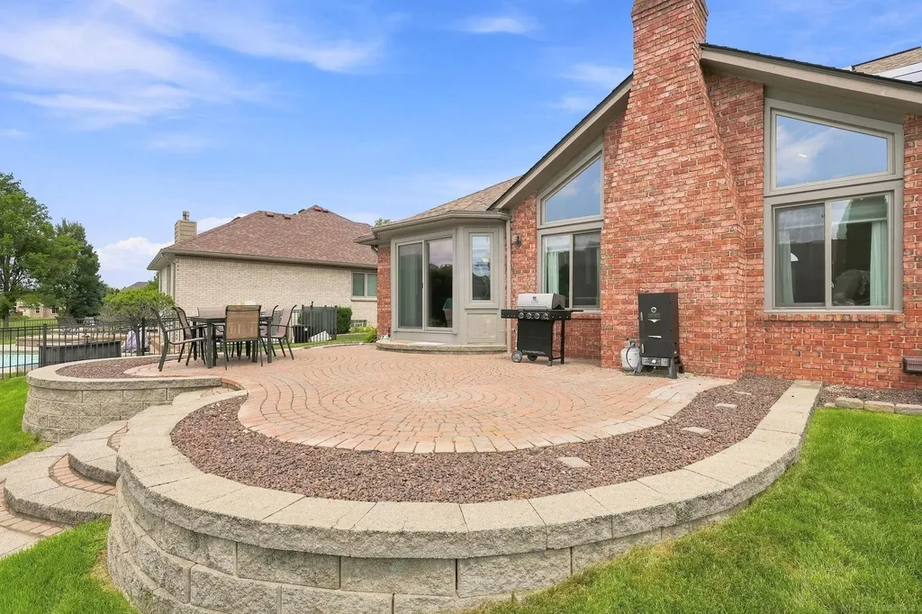 47641 Beacon Square Drive Macomb Township MI 48044