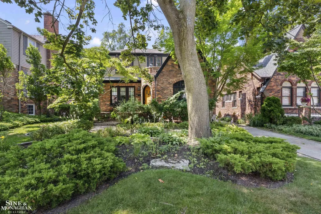 245 Ridgemont Road Grosse Pointe Farms City MI 48236