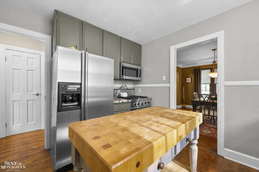 245 Ridgemont Road Grosse Pointe Farms City MI 48236