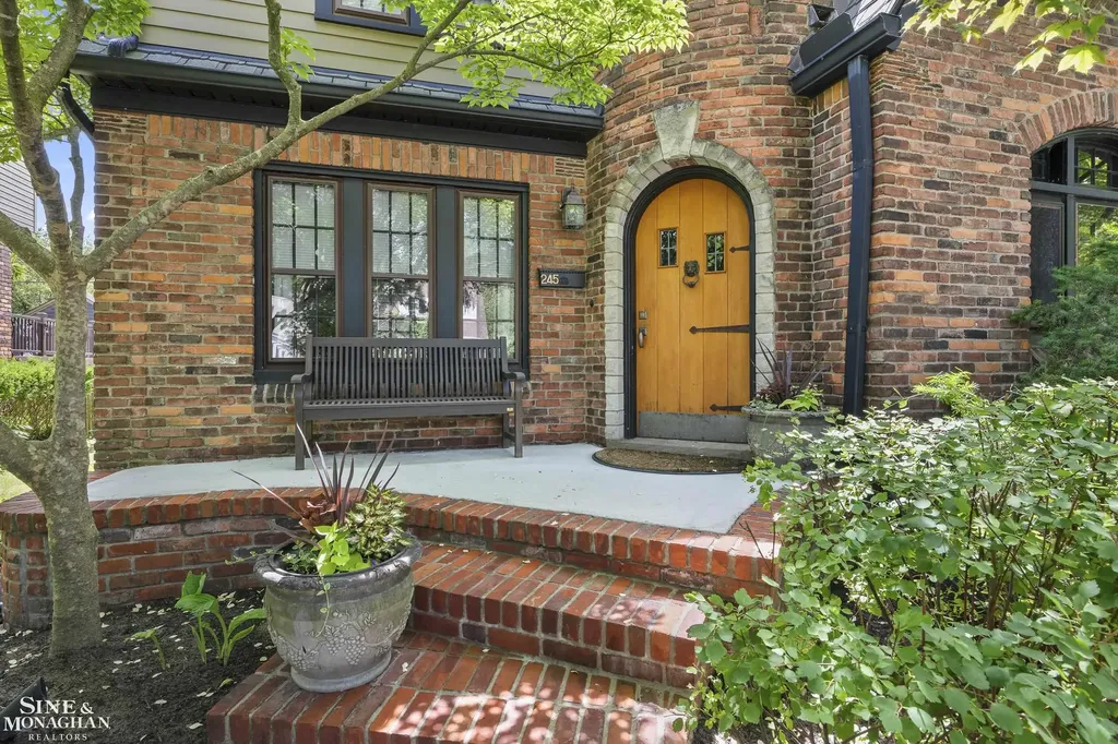 245 Ridgemont Road Grosse Pointe Farms City MI 48236