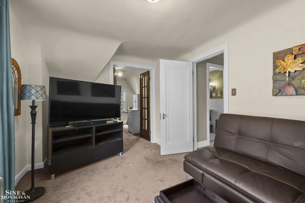 245 Ridgemont Road Grosse Pointe Farms City MI 48236