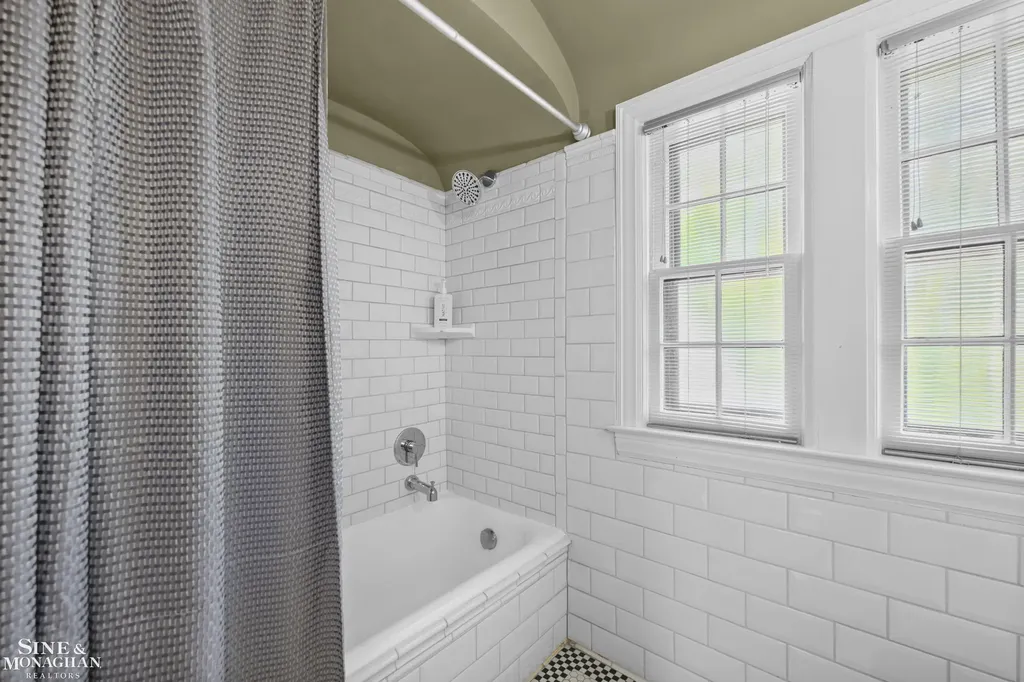 245 Ridgemont Road Grosse Pointe Farms City MI 48236
