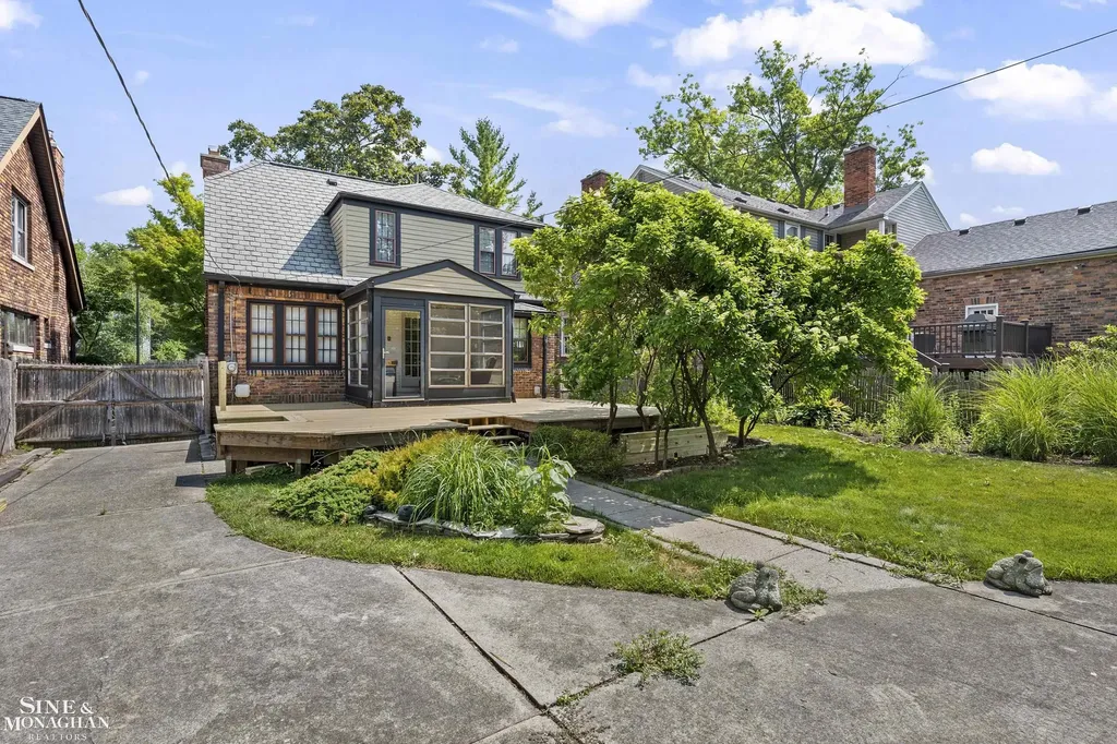 245 Ridgemont Road Grosse Pointe Farms City MI 48236