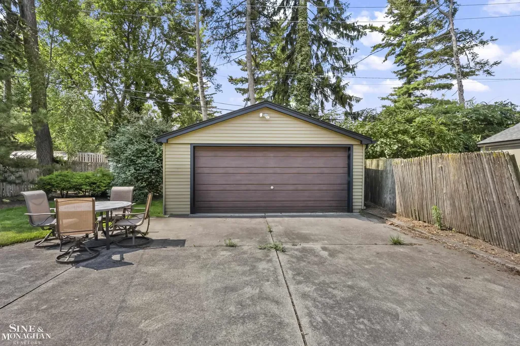 245 Ridgemont Road Grosse Pointe Farms City MI 48236