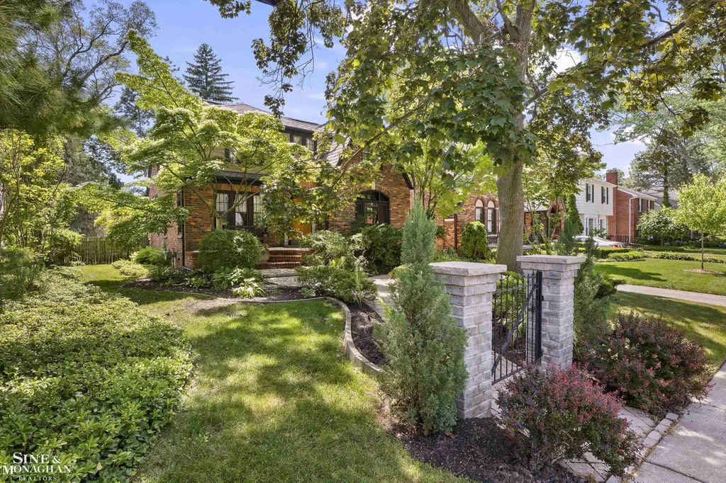 245 Ridgemont Road Grosse Pointe Farms City MI 48236