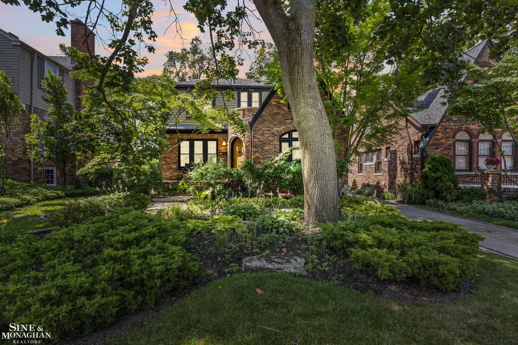 245 Ridgemont Road Grosse Pointe Farms City MI 48236