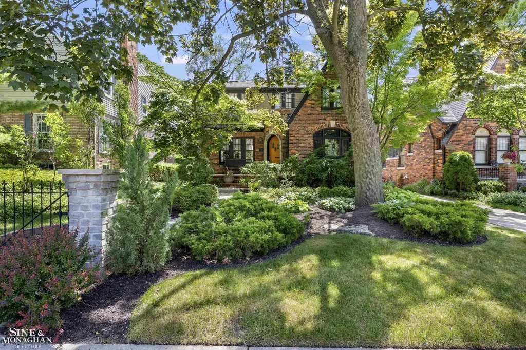 245 Ridgemont Road Grosse Pointe Farms City MI 48236