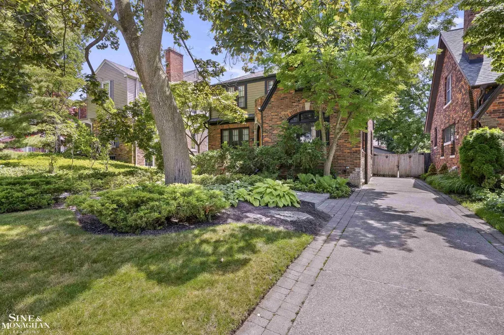 245 Ridgemont Road Grosse Pointe Farms City MI 48236