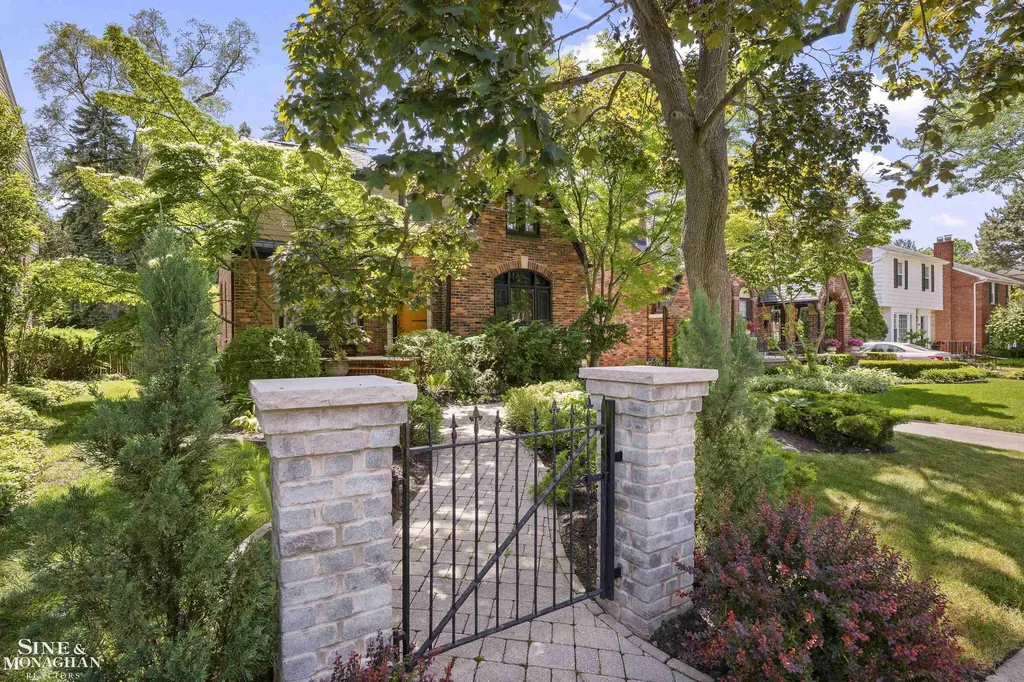 245 Ridgemont Road Grosse Pointe Farms City MI 48236