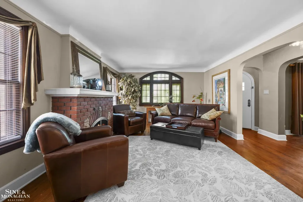 245 Ridgemont Road Grosse Pointe Farms City MI 48236