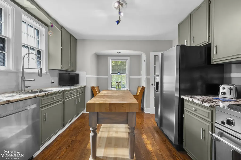 245 Ridgemont Road Grosse Pointe Farms City MI 48236