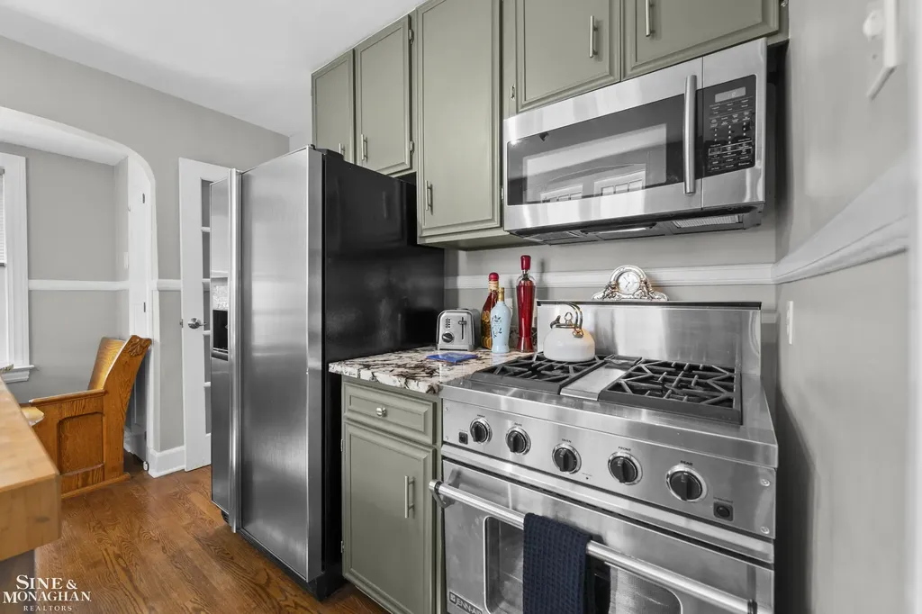 245 Ridgemont Road Grosse Pointe Farms City MI 48236