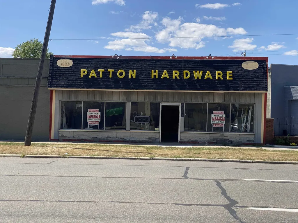 24915 Gratiot Avenue Eastpointe City MI 48021