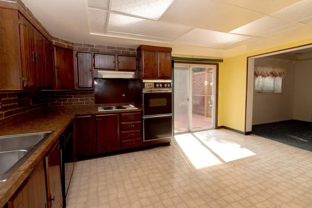 7641 Lindrath Avenue Washington Township MI 48094