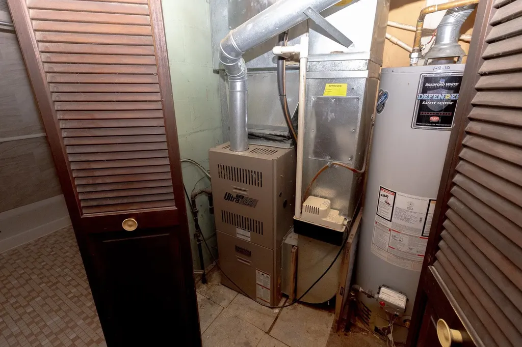 7641 Lindrath Avenue Washington Township MI 48094