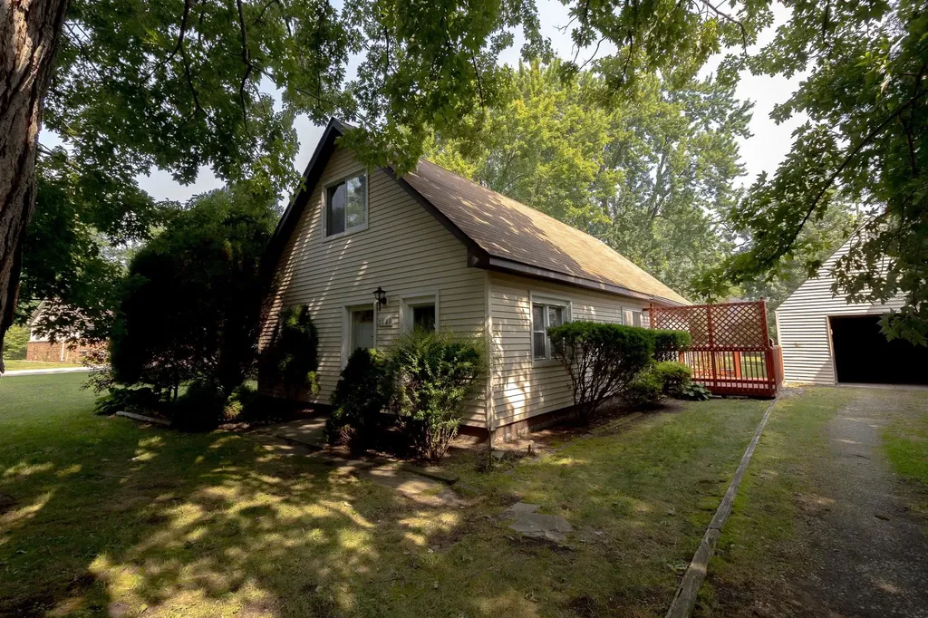 7641 Lindrath Avenue Washington Township MI 48094