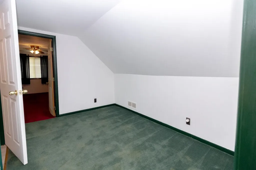 7641 Lindrath Avenue Washington Township MI 48094
