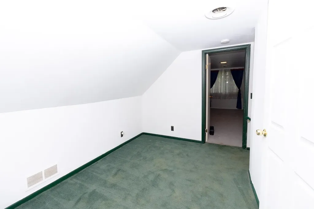 7641 Lindrath Avenue Washington Township MI 48094