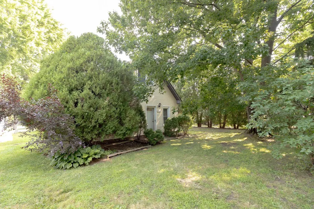 7641 Lindrath Avenue Washington Township MI 48094