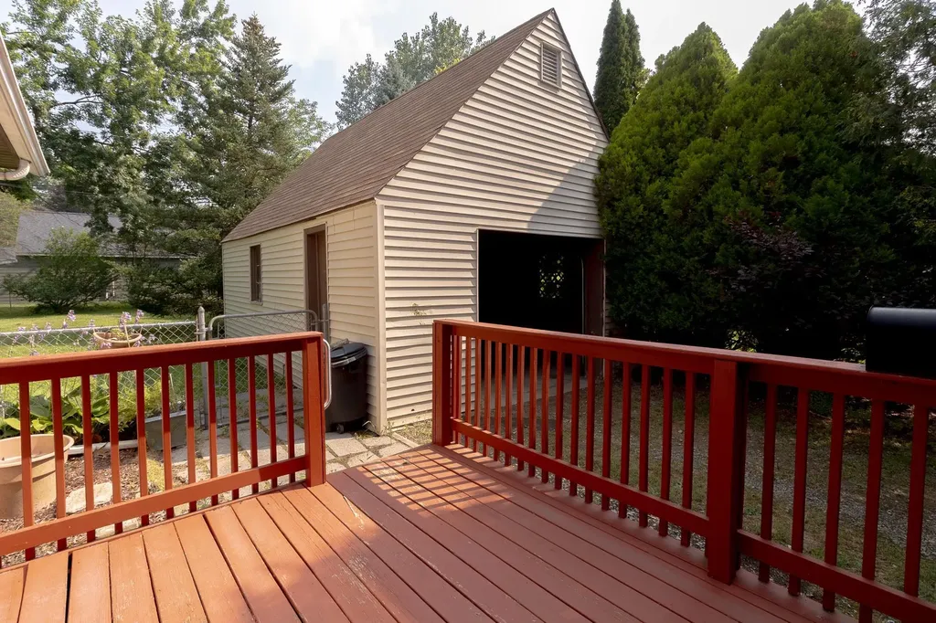 7641 Lindrath Avenue Washington Township MI 48094