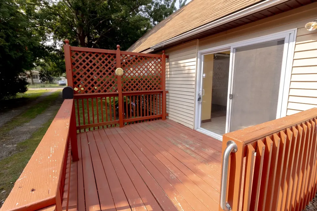 7641 Lindrath Avenue Washington Township MI 48094